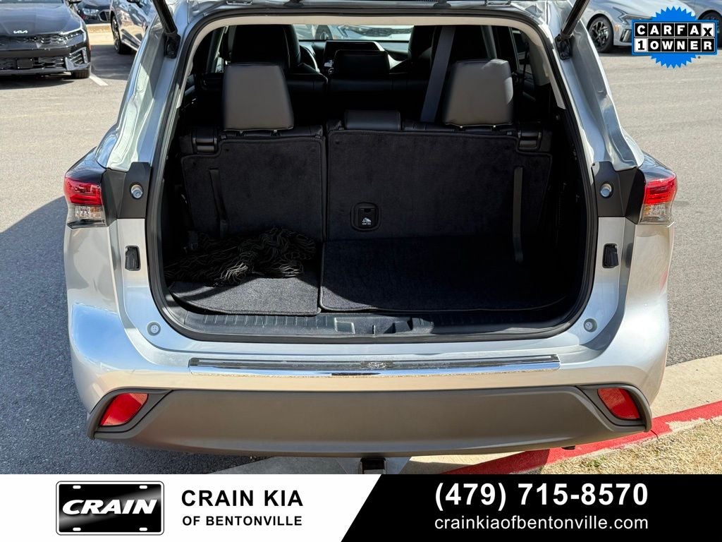 2023 Toyota Highlander XLE - SUNROOF / CARFAX ONE OWNER