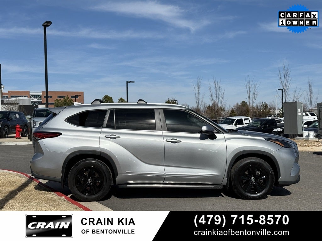 2023 Toyota Highlander XLE - SUNROOF / CARFAX ONE OWNER