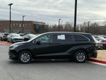 2022 Toyota Sienna LE 8 Passenger - CLEAN CARFAX