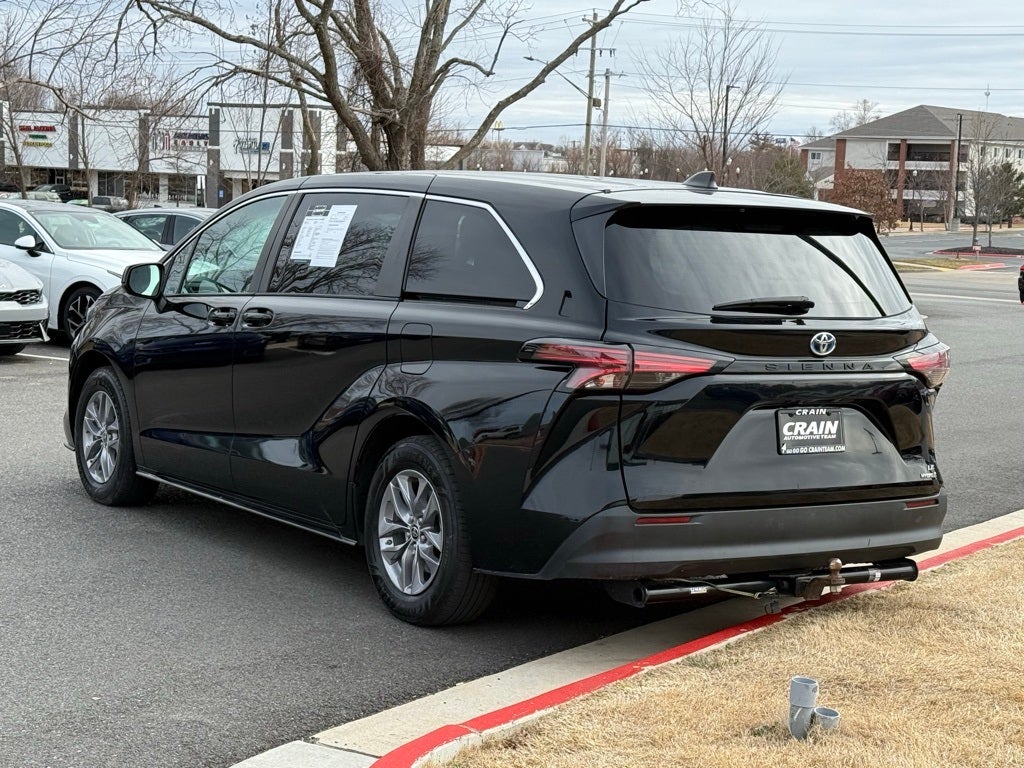 2022 Toyota Sienna LE 8 Passenger - CLEAN CARFAX