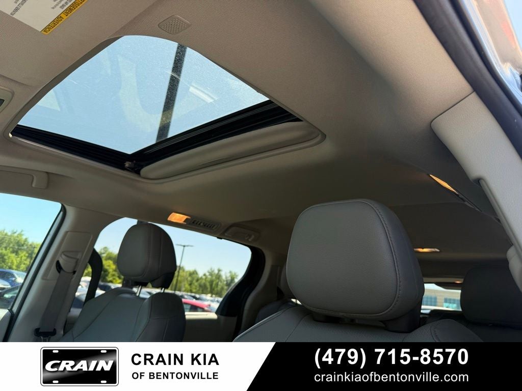 2022 Toyota Sienna XLE 8 Passenger - CARFAX ONE OWNER