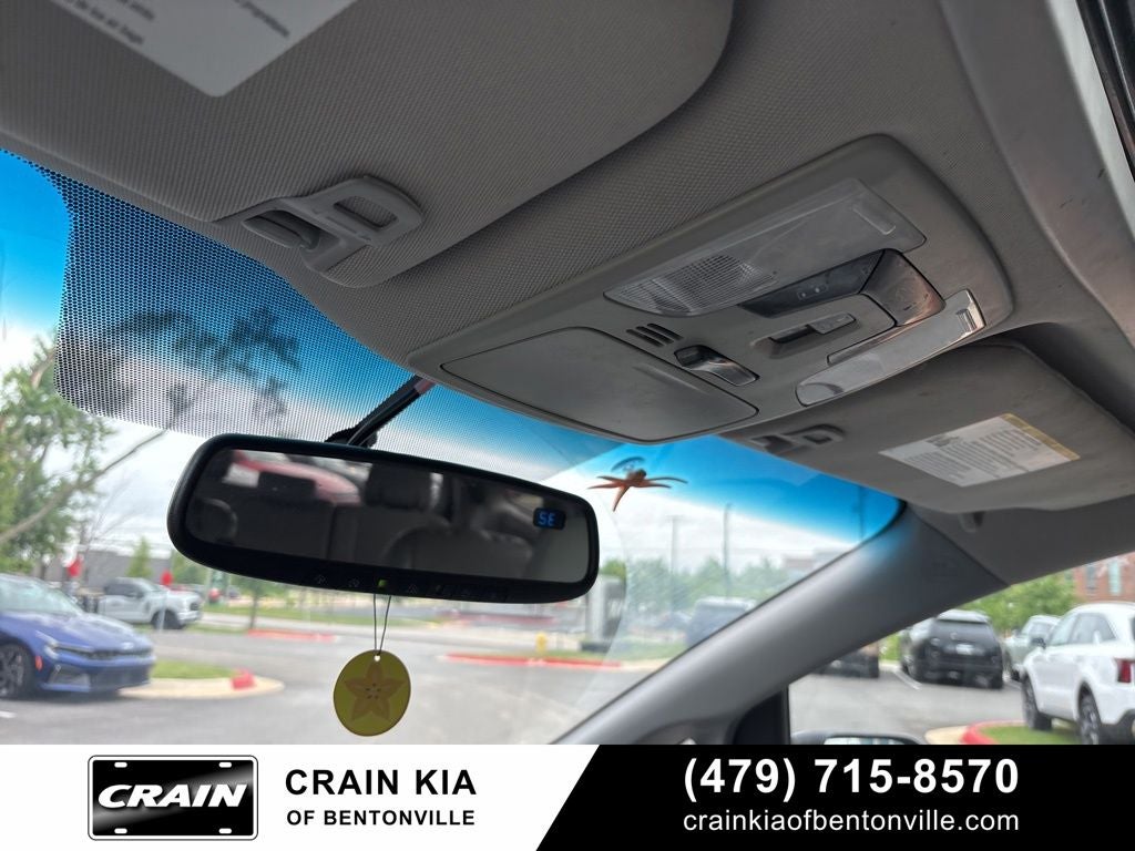 2017 Toyota Sienna XLE - SUNROOF / CLEAN CARFAX / LOW MILES!