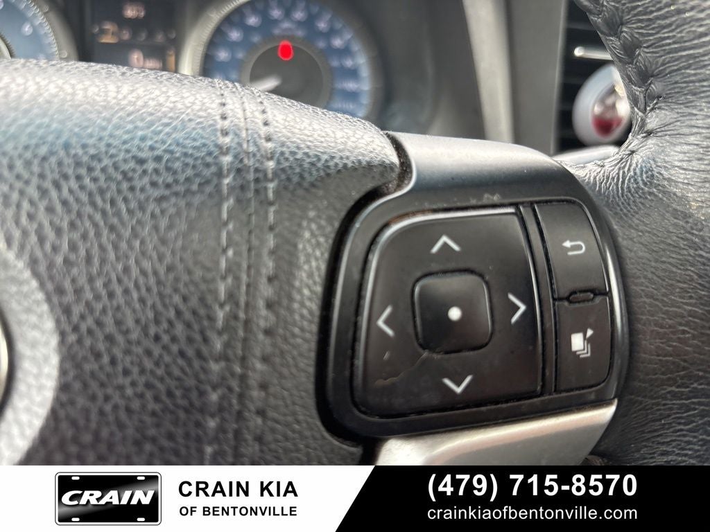 2017 Toyota Sienna XLE - SUNROOF / CLEAN CARFAX / LOW MILES!