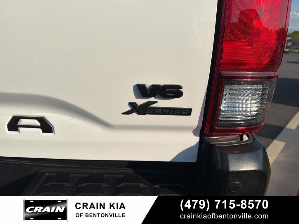 2021 Toyota Tacoma SR5 V6 - 4WD / CLEAN CARFAX / LIFTED!