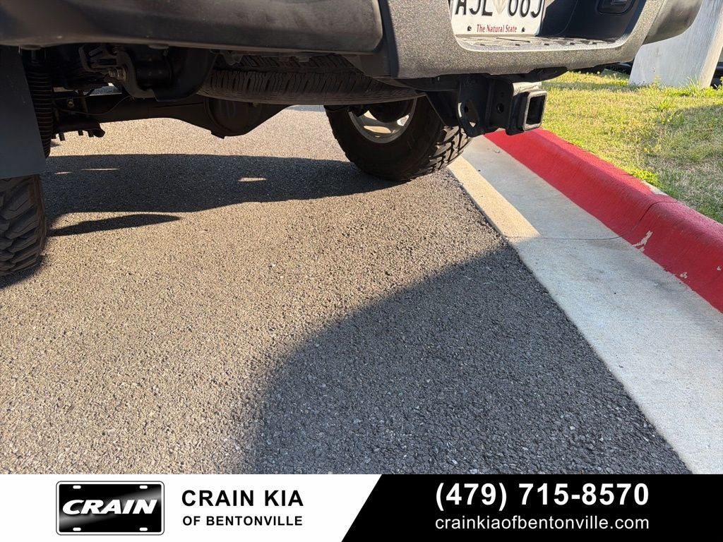 2021 Toyota Tacoma SR5 V6 - 4WD / CLEAN CARFAX / LIFTED!