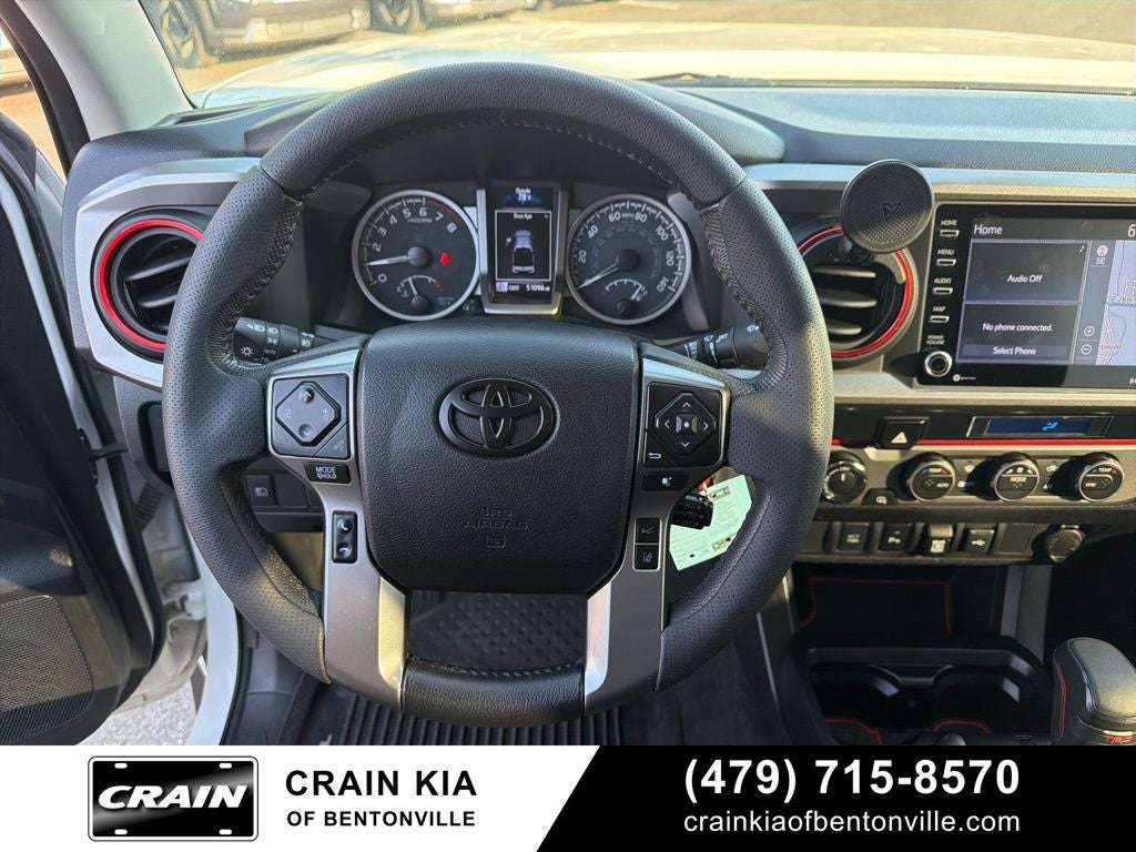 2021 Toyota Tacoma SR5 V6 - 4WD / CLEAN CARFAX / LIFTED!