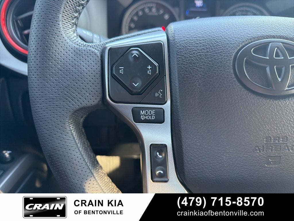 2021 Toyota Tacoma SR5 V6 - 4WD / CLEAN CARFAX / LIFTED!