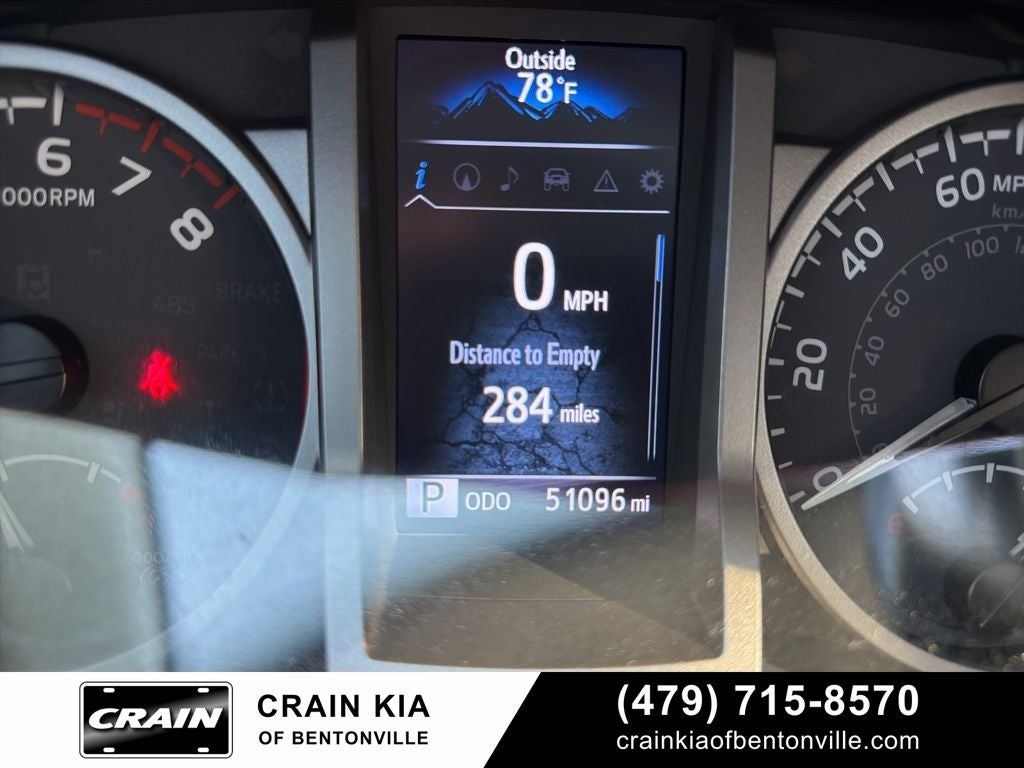 2021 Toyota Tacoma SR5 V6 - 4WD / CLEAN CARFAX / LIFTED!