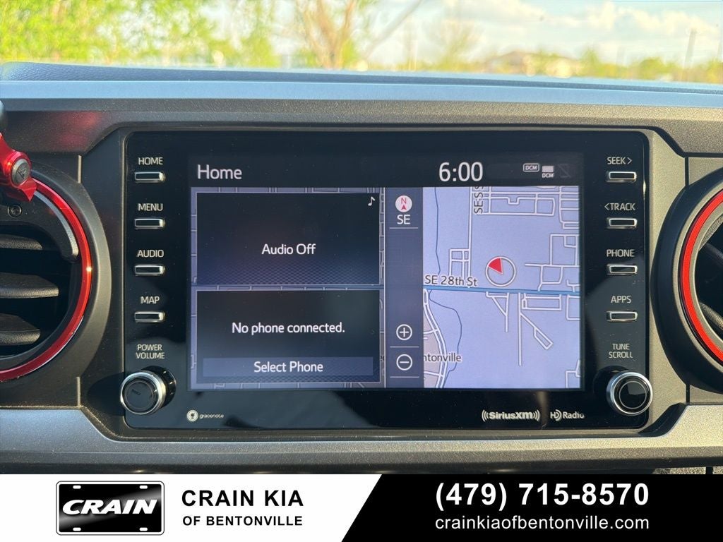 2021 Toyota Tacoma SR5 V6 - 4WD / CLEAN CARFAX / LIFTED!