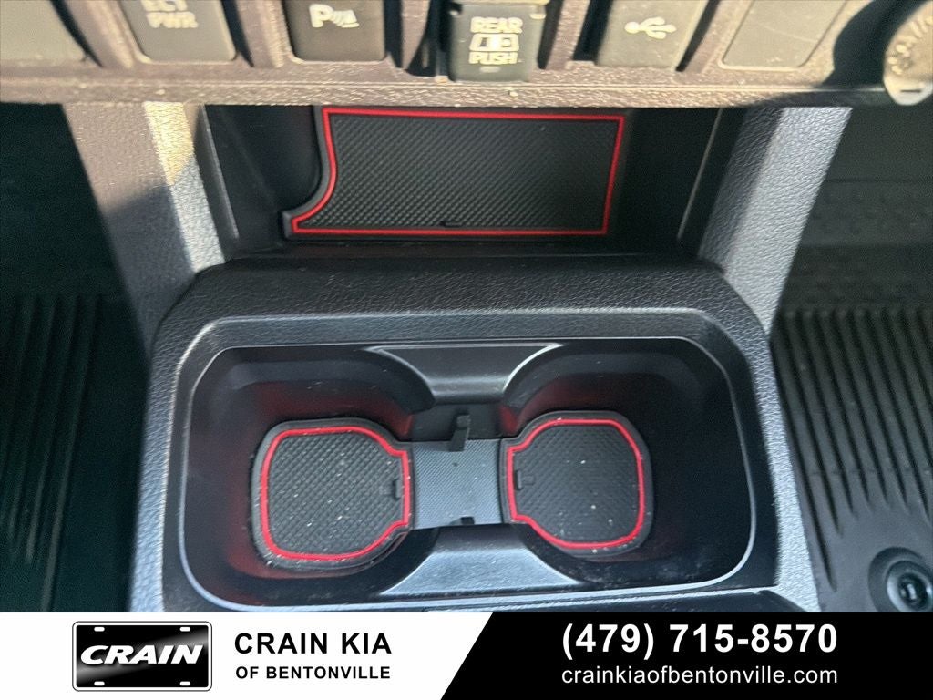 2021 Toyota Tacoma SR5 V6 - 4WD / CLEAN CARFAX / LIFTED!