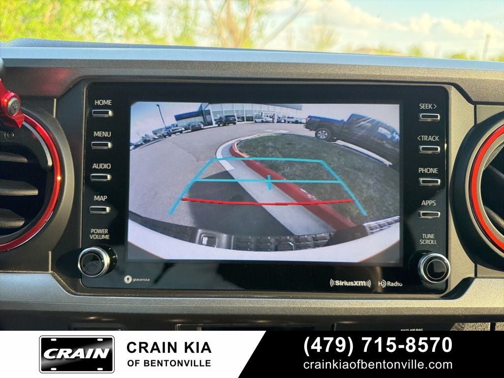 2021 Toyota Tacoma SR5 V6 - 4WD / CLEAN CARFAX / LIFTED!