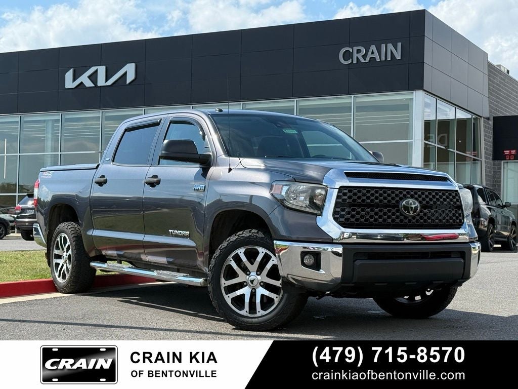2018 Toyota Tundra SR5 - 4WD / CLEAN CARFAX HISTORY