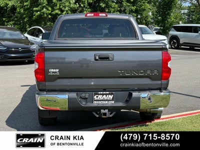 2018 Toyota Tundra SR5 - 4WD / CLEAN CARFAX HISTORY