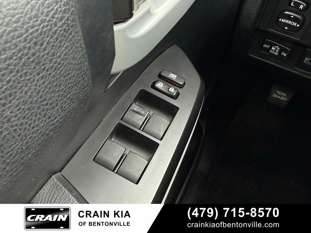 2019 Toyota Tundra SR5 - 4WD / CLEAN CARFAX / LIFTED!