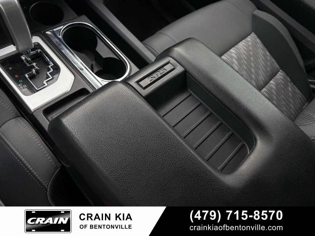 2019 Toyota Tundra SR5 - 4WD / CLEAN CARFAX / LIFTED!