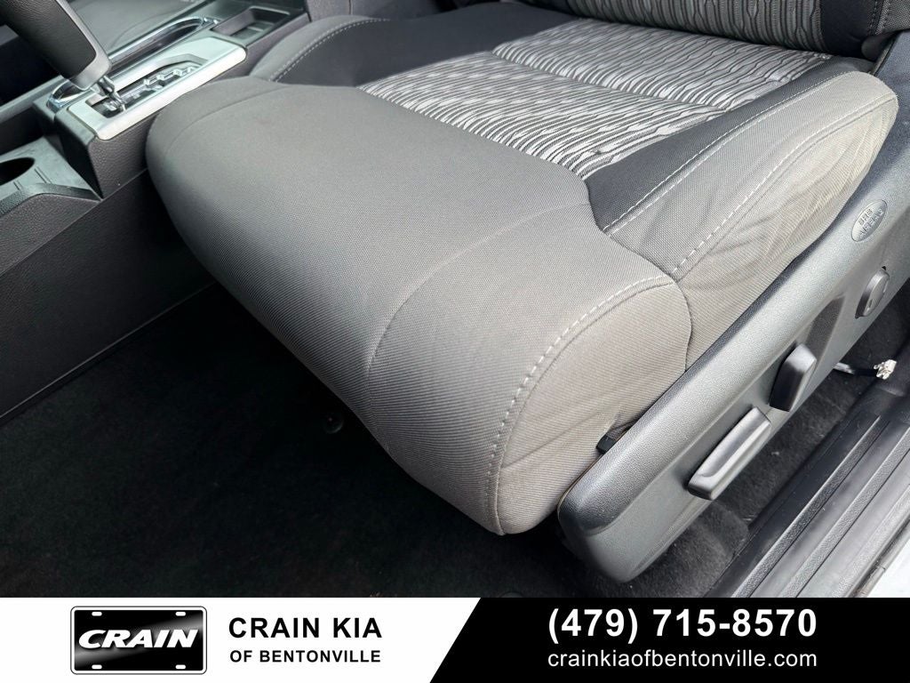 2019 Toyota Tundra SR5 - 4WD / CLEAN CARFAX / LIFTED!