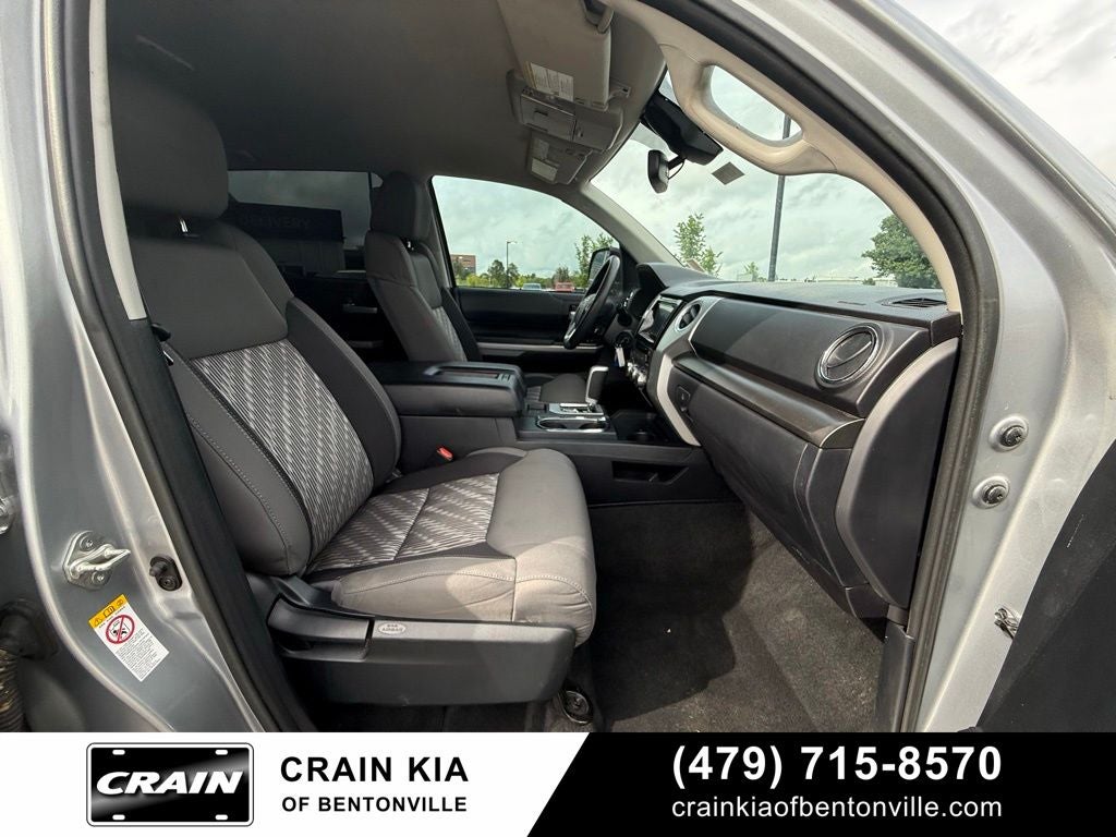 2019 Toyota Tundra SR5 - 4WD / CLEAN CARFAX / LIFTED!