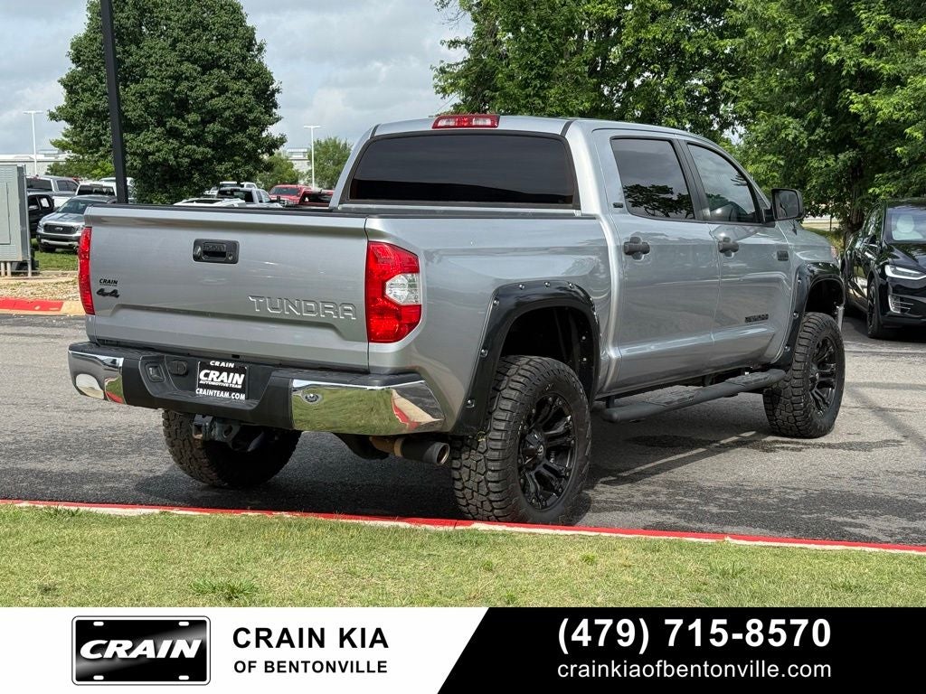 2019 Toyota Tundra SR5 - 4WD / CLEAN CARFAX / LIFTED!