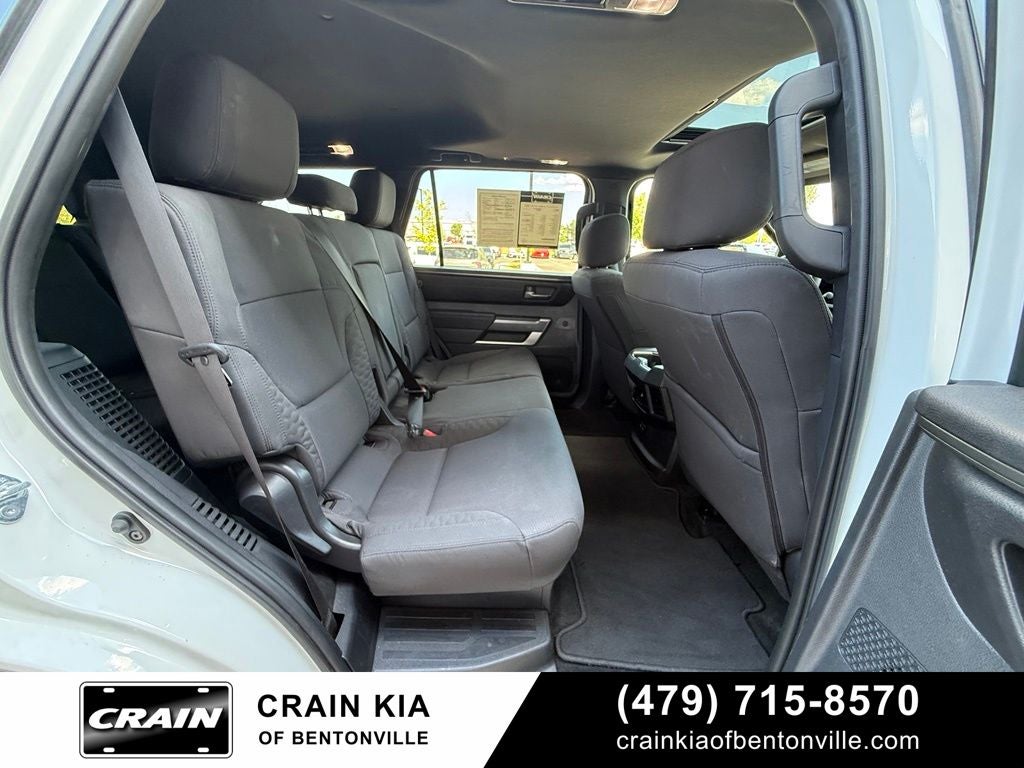 2025 Toyota Sequoia SR5 - 4WD / SUNROOF / CLEAN CARFAX / ONE OWNER