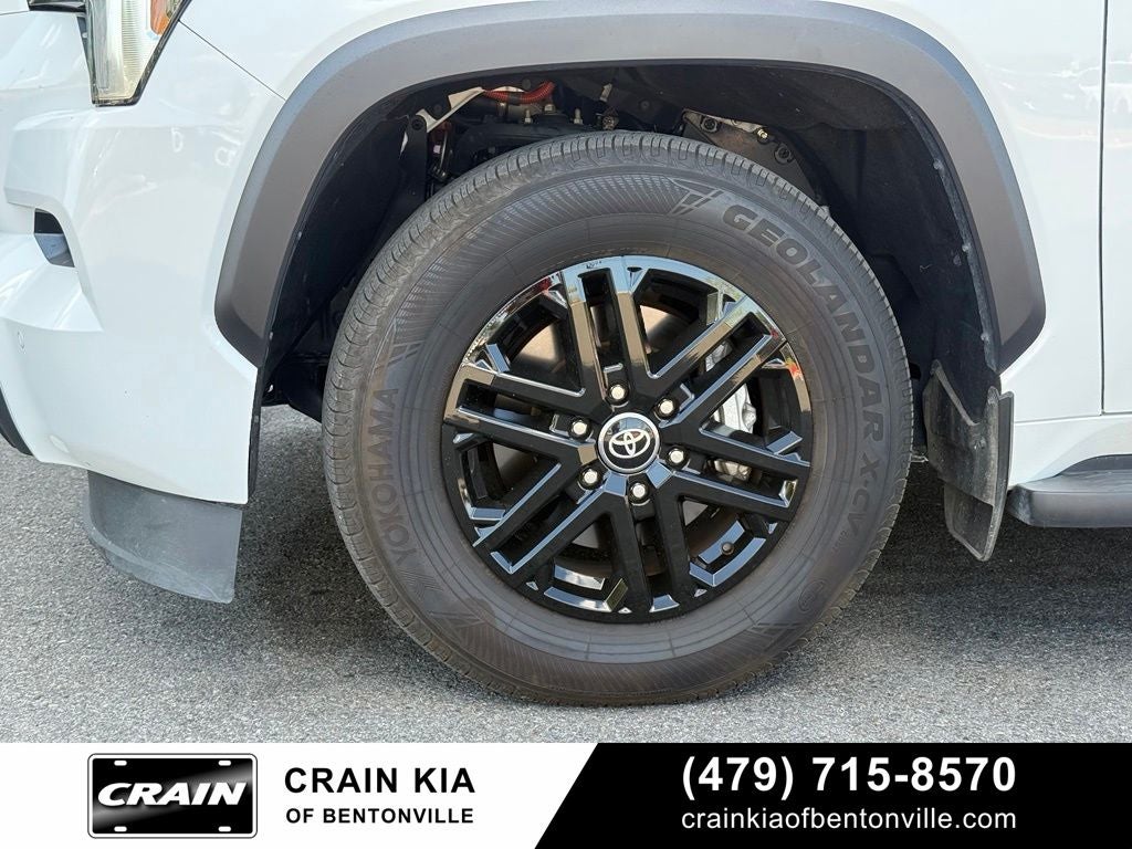 2025 Toyota Sequoia SR5 - 4WD / SUNROOF / CLEAN CARFAX / ONE OWNER