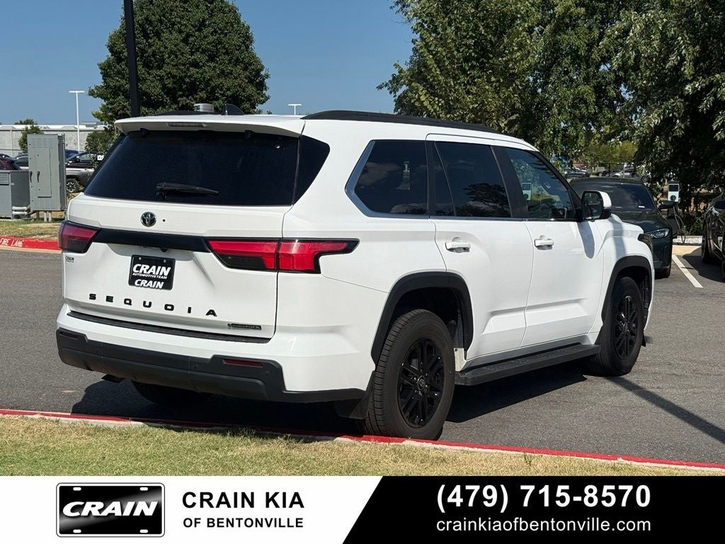 2025 Toyota Sequoia SR5 - 4WD / SUNROOF / CLEAN CARFAX / ONE OWNER