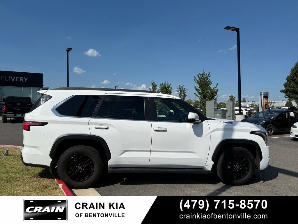 2025 Toyota Sequoia SR5 - 4WD / SUNROOF / CLEAN CARFAX / ONE OWNER