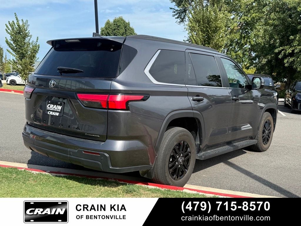 2025 Toyota Sequoia SR5 - 4WD / CLEAN CARFAX / ONE OWNER
