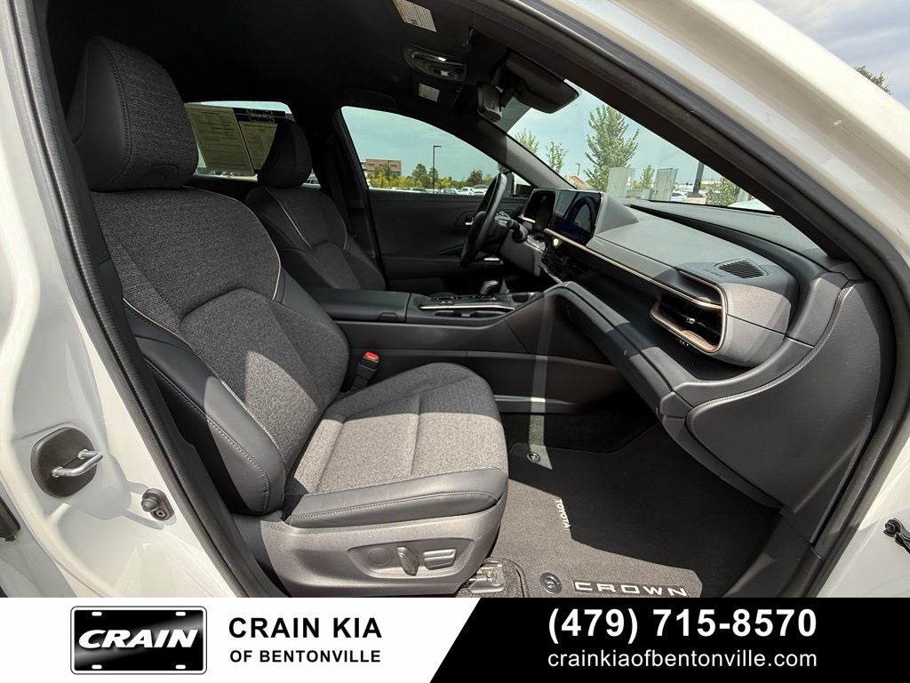 2023 Toyota Crown XLE - AWD / CLEAN CARFAX