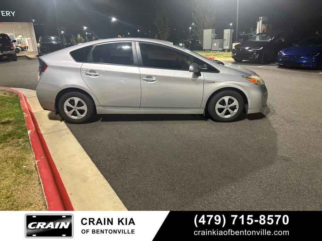 2015 Toyota Prius Three - CLEAN CARFAX HISTORY
