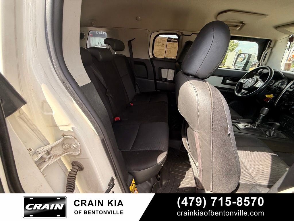 2010 Toyota FJ Cruiser Base - 4WD / CLEAN CARFAX