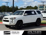 2018 Toyota 4Runner SR5 - 4WD / CLEAN CARFAX