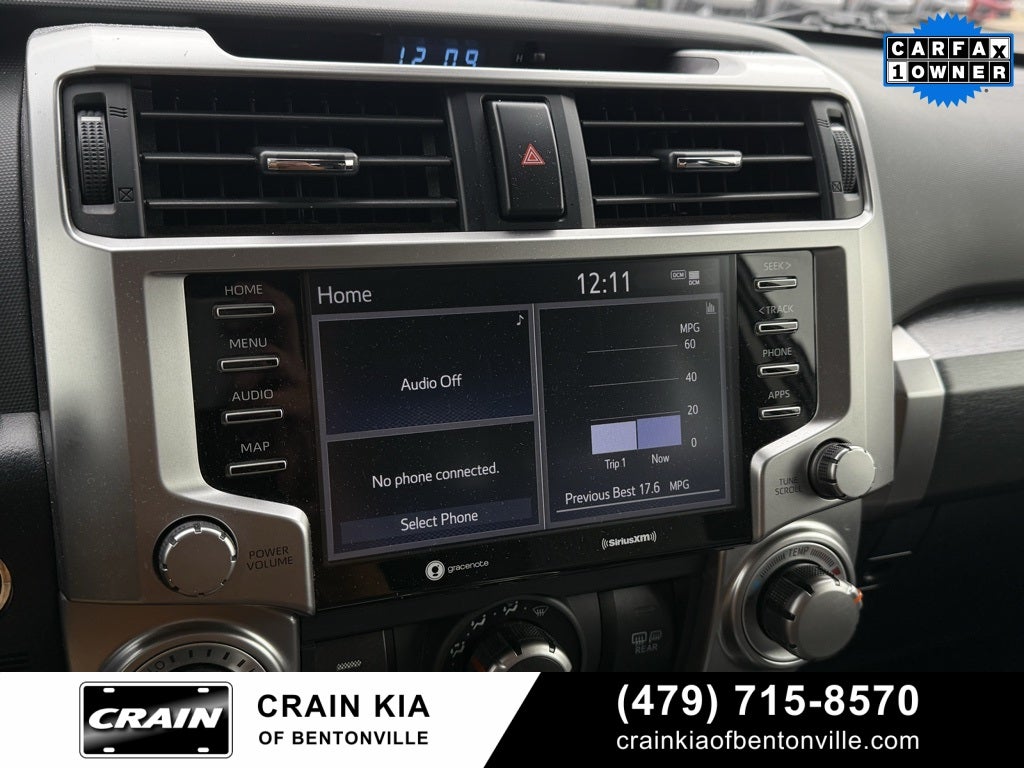 2023 Toyota 4Runner SR5 - 4WD / CLEAN CARFAX / ONE OWNER