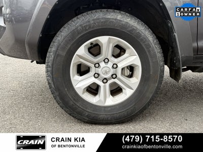 2023 Toyota 4Runner SR5 - 4WD / CLEAN CARFAX / ONE OWNER