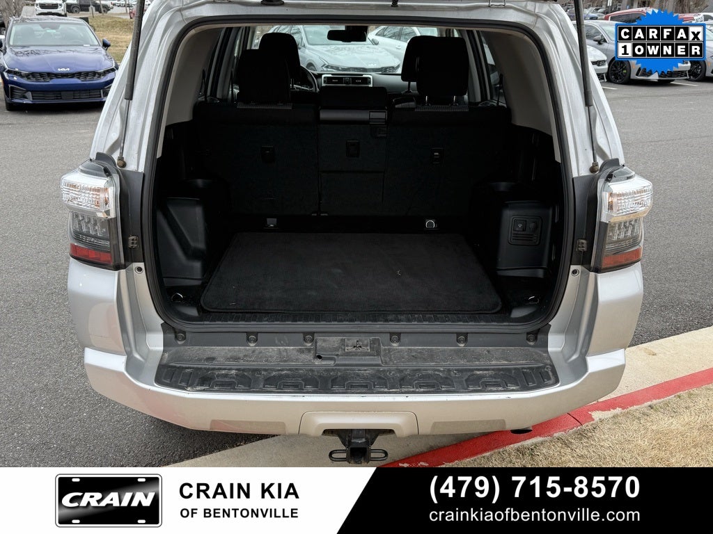 2024 Toyota 4Runner SR5 - 4WD / CLEAN CARFAX / ONE OWNER