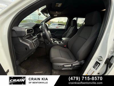 2025 Toyota 4Runner SR5 - 4WD / CLEAN CARFAX / ONE OWNER
