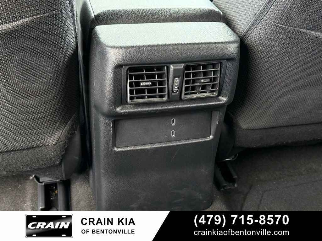 2025 Toyota 4Runner SR5 - 4WD / CLEAN CARFAX / ONE OWNER