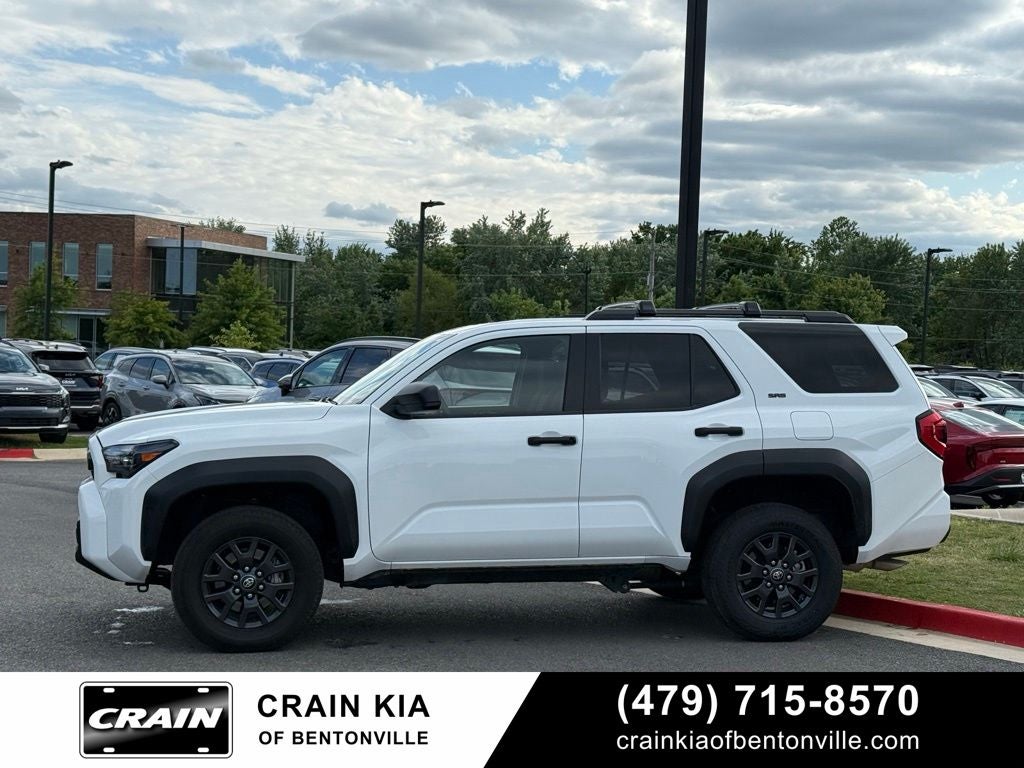 2025 Toyota 4Runner SR5 - 4WD / CLEAN CARFAX / ONE OWNER