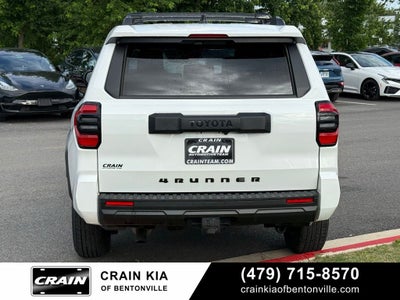 2025 Toyota 4Runner SR5 - 4WD / CLEAN CARFAX / ONE OWNER