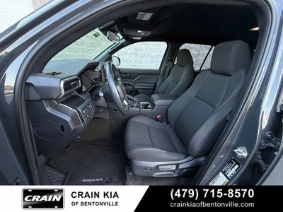2025 Toyota 4Runner SR5 - 4WD / CLEAN CARFAX / ONE OWNER