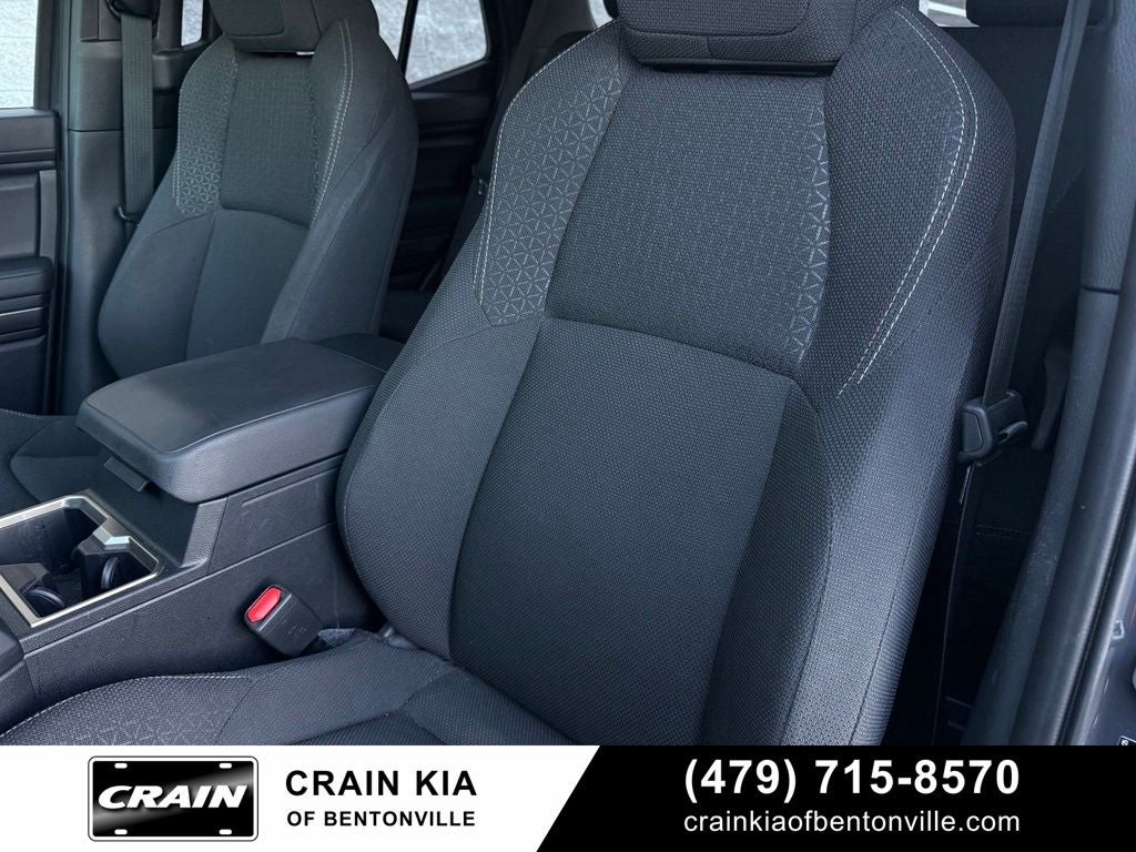 2025 Toyota 4Runner SR5 - 4WD / CLEAN CARFAX / ONE OWNER