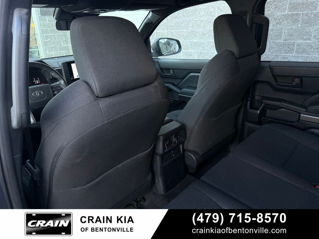 2025 Toyota 4Runner SR5 - 4WD / CLEAN CARFAX / ONE OWNER