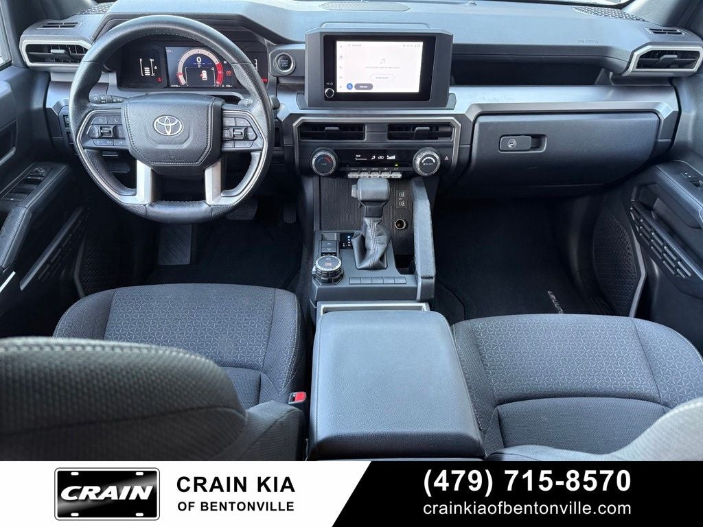 2025 Toyota 4Runner SR5 - 4WD / CLEAN CARFAX / ONE OWNER