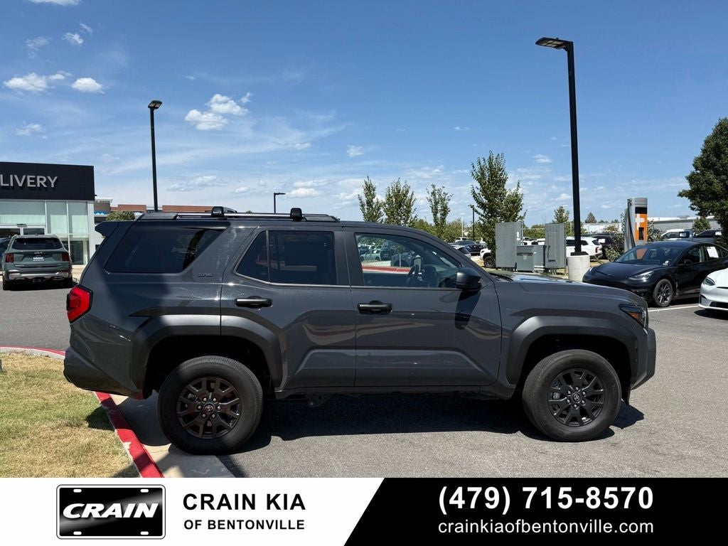 2025 Toyota 4Runner SR5 - 4WD / CLEAN CARFAX / ONE OWNER