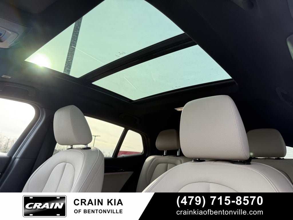 2023 BMW X2 xDrive28i - AWD / PANORAMIC SUNROOF / CLEAN CARFAX