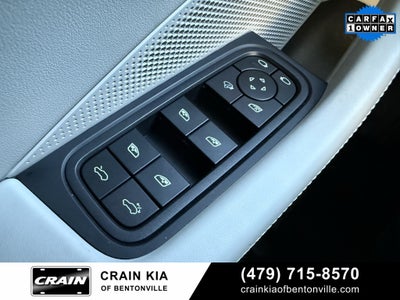 2024 Porsche Macan Electric 4 - AWD / PANORAMIC SUNROOF / ONE OWNER