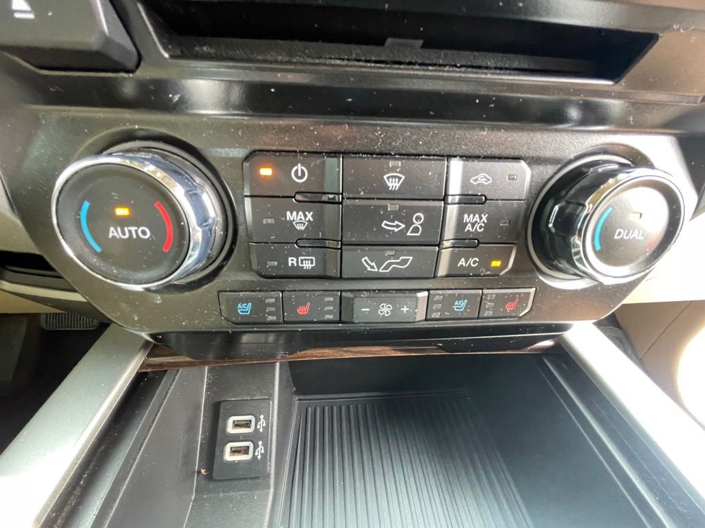 2017 Ford F-150 Lariat 4X4 / HEATED SEATS