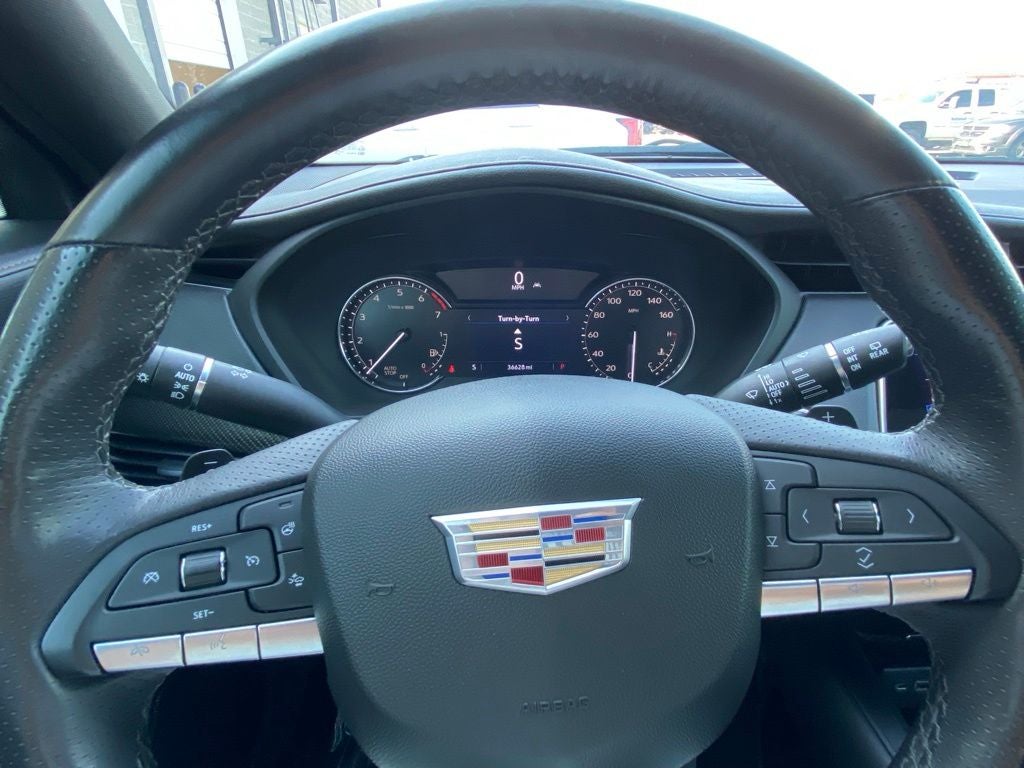 2023 Cadillac XT4 Sport ONE OWNER / HEATED SEATS / SUNROOF