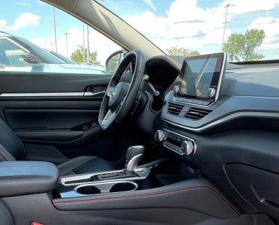 2025 Nissan Altima 2.5 SR ONE OWNER / POWER DRIVERS SEAT / BLIND SPOT