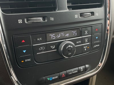 2013 Chrysler Town & Country Touring CLEAN CARFAX / LOW PAYMENTS