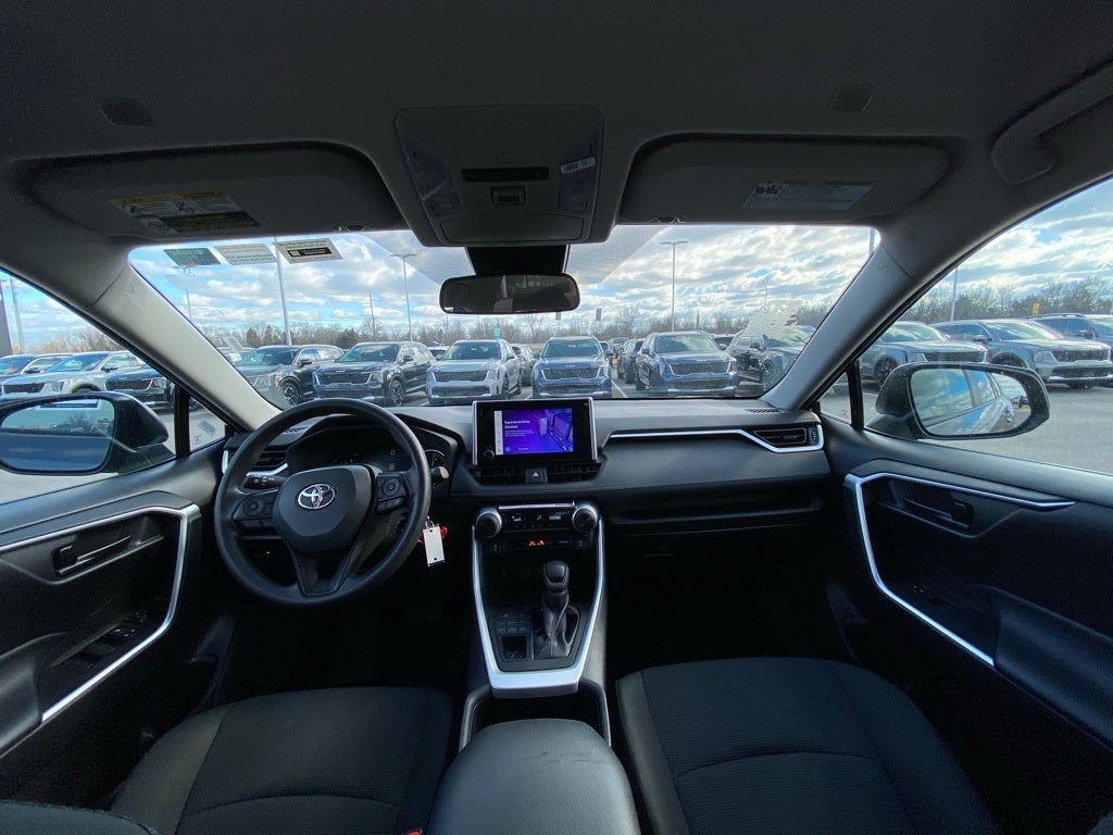 2024 Toyota RAV4 LE ONE OWNER / AWD